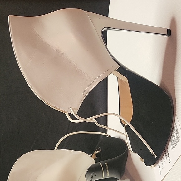 Armani heels - Picture 6 of 11